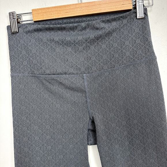 Glyder Gray Printed Spanish Tile Leggings Cropped Capri High Waisted S Small - Picture 2 of 9